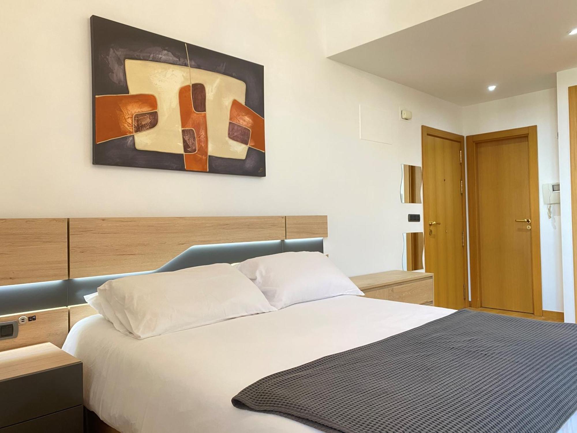 Puerta Del Sol - Centro Apartment